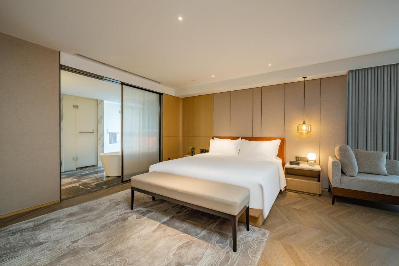 Holiday Inn Shanghai Huaxia By Ihg - Overlooking City Scenery At Sky View Restaurant エクステリア 写真