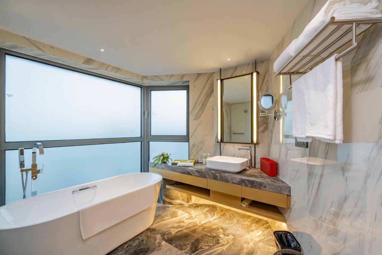 Holiday Inn Shanghai Huaxia By Ihg - Overlooking City Scenery At Sky View Restaurant エクステリア 写真