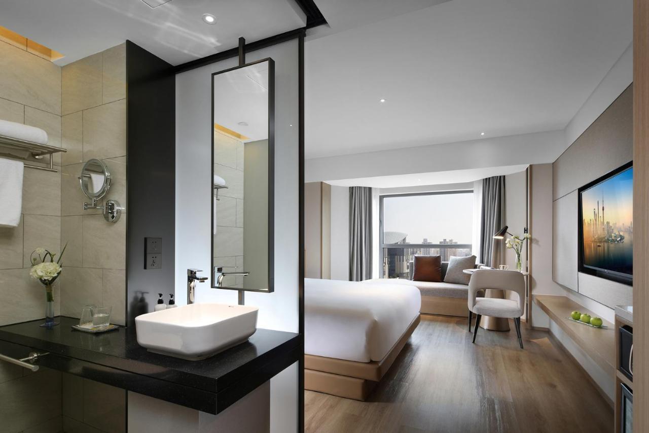 Holiday Inn Shanghai Huaxia By Ihg - Overlooking City Scenery At Sky View Restaurant エクステリア 写真