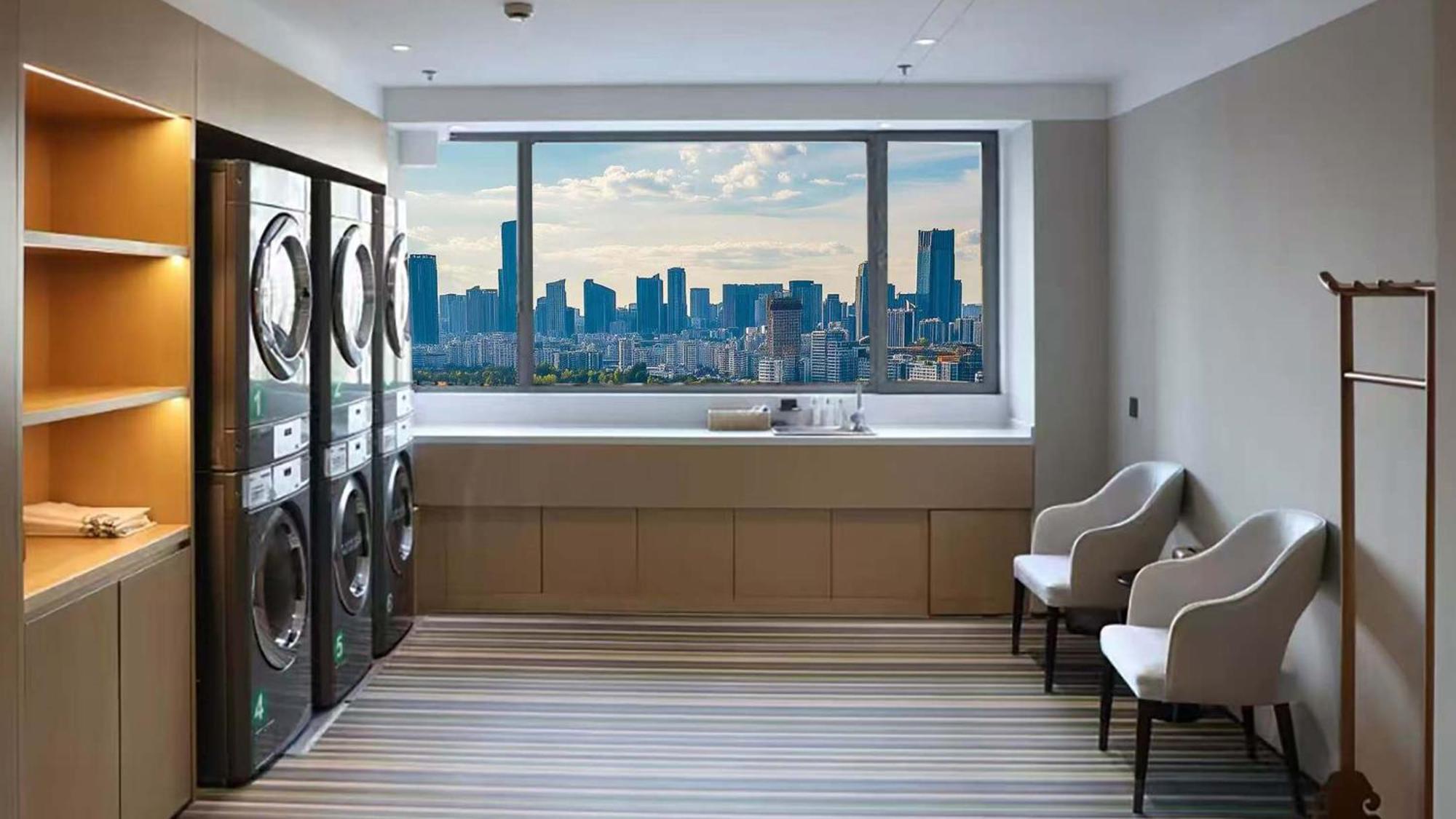Holiday Inn Shanghai Huaxia By Ihg - Overlooking City Scenery At Sky View Restaurant エクステリア 写真