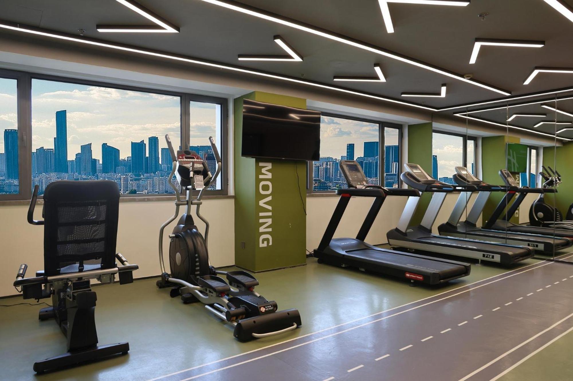 Holiday Inn Shanghai Huaxia By Ihg - Overlooking City Scenery At Sky View Restaurant エクステリア 写真